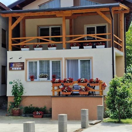 Apartment Sajra Kulen Vakuf Bagian luar foto