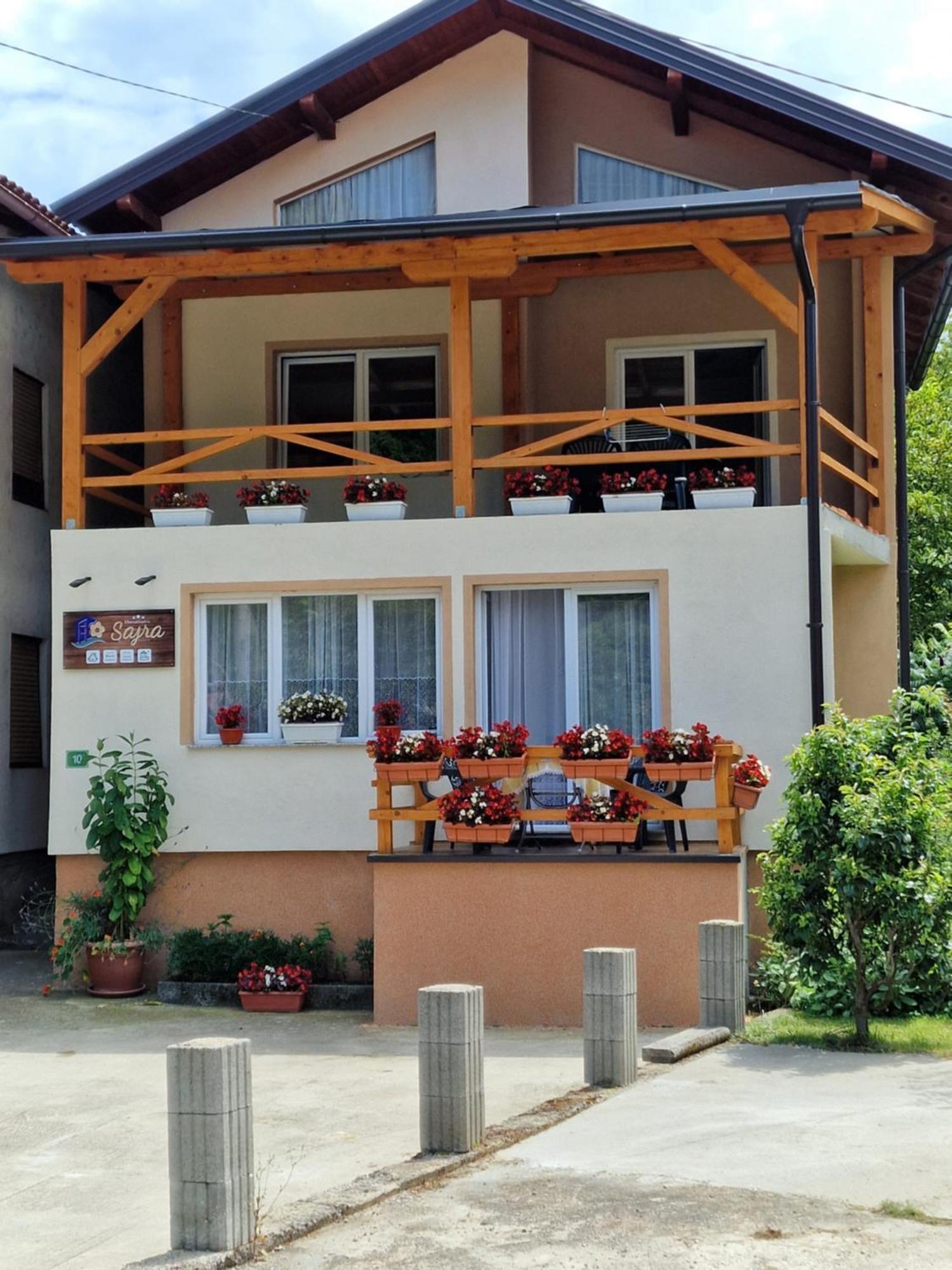 Apartment Sajra Kulen Vakuf Bagian luar foto