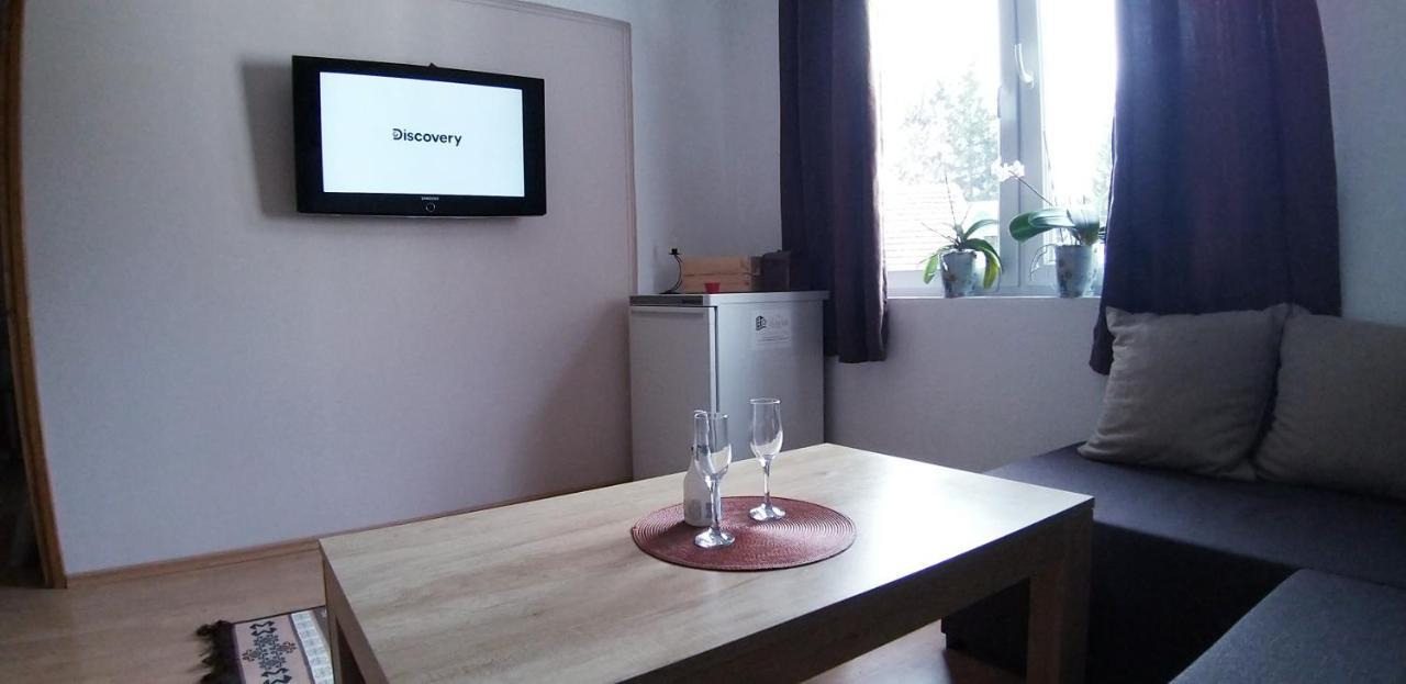 Apartment Sajra Kulen Vakuf Bagian luar foto