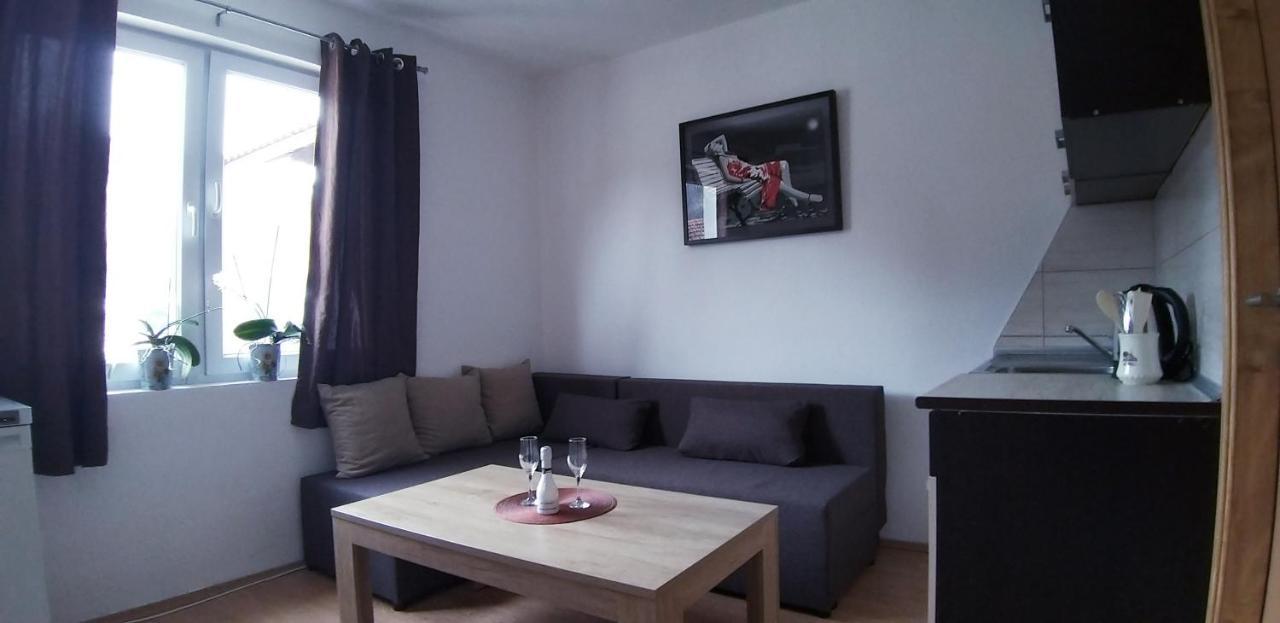 Apartment Sajra Kulen Vakuf Bagian luar foto