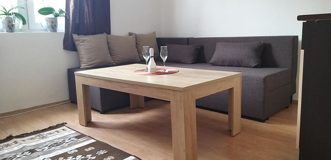 Apartment Sajra Kulen Vakuf Bagian luar foto