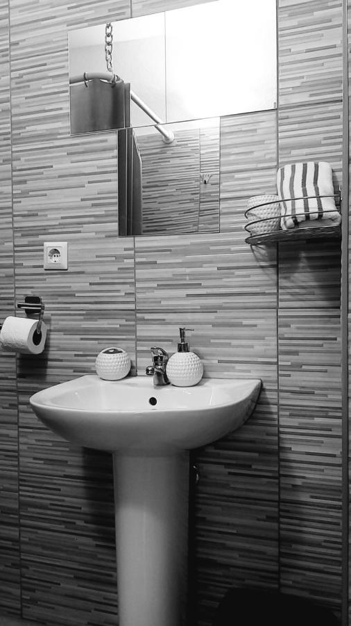 Apartment Sajra Kulen Vakuf Bagian luar foto